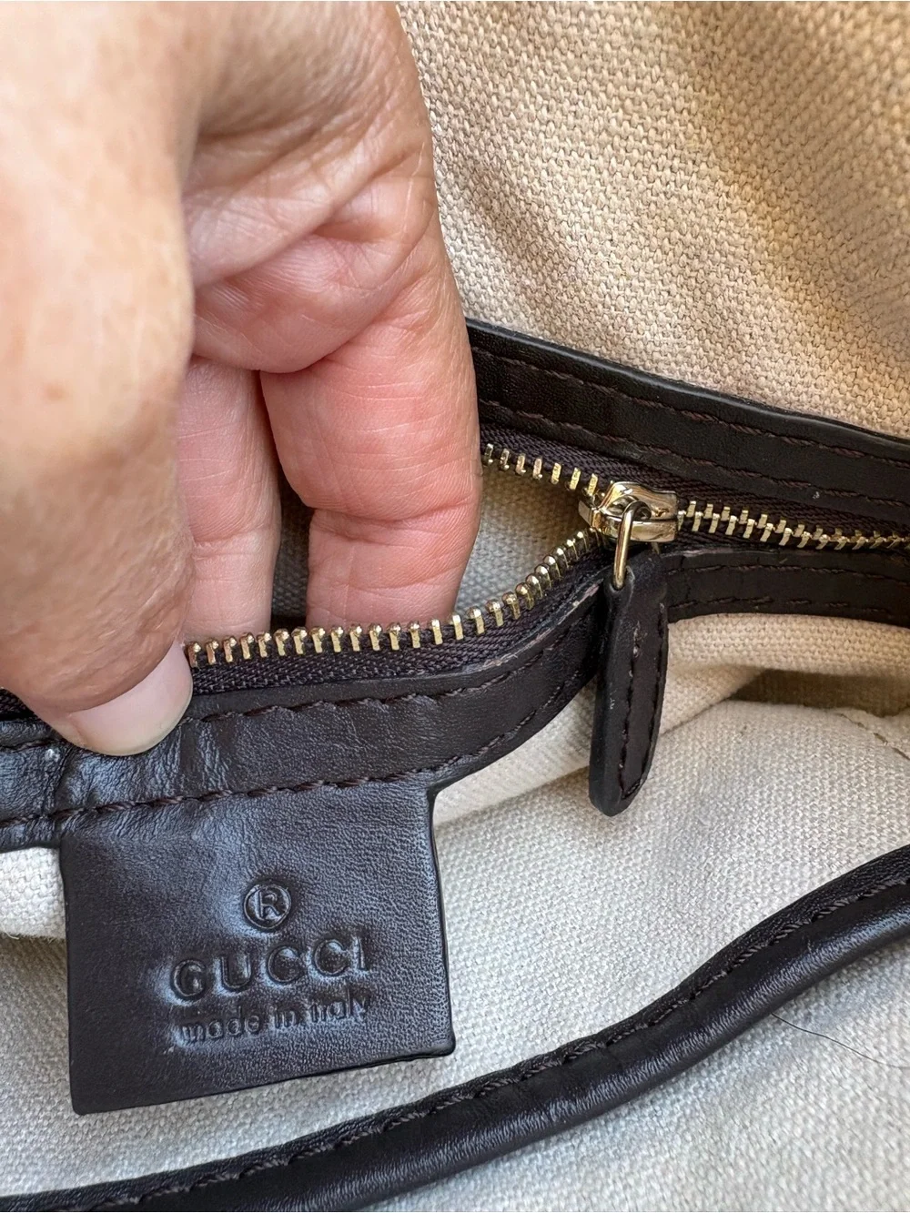 Gucci Beige Brown GG Supreme Crossbody with Green Red Web - Picture 3 of 4